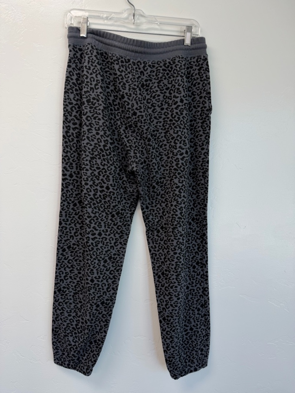 Rails Marcie Cheetah Print Grey Cotton Blend
Sweatshirt and Jogger Set Size M - Picture 11 of 17